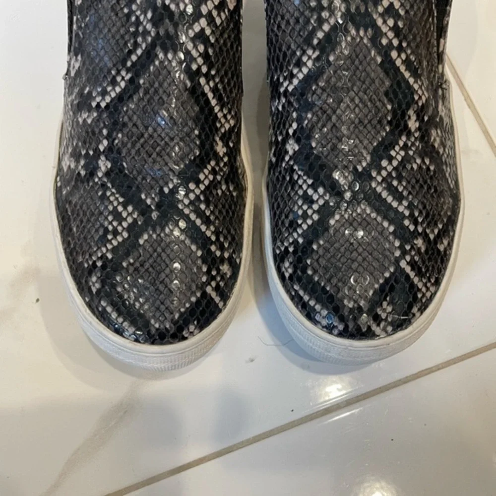 Steven Madden. | Neutral  Colour Snake Print Slip On Flat Shoes - Picture 8 of 15
